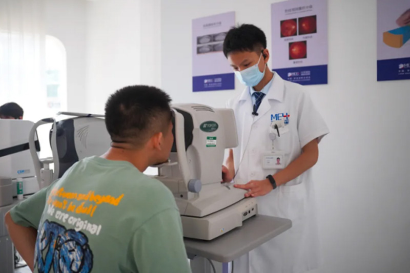 The “China-Singapore Light” Charity Foundation Supports High School Graduates to Realize Their Military Dreams